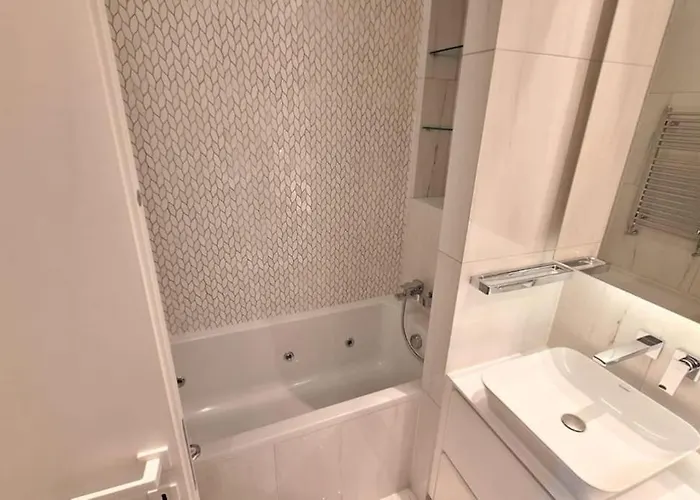 Del Mar 2 Luxe Bedroom 'c' Highrise